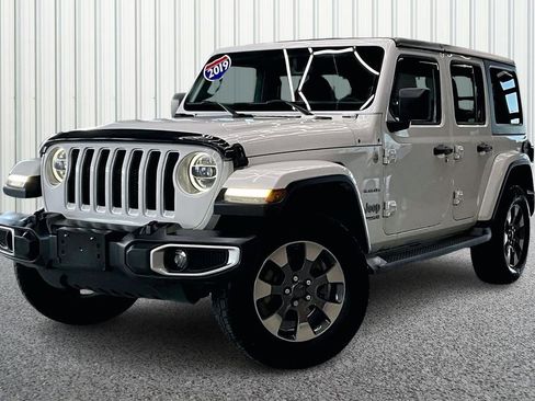Used 2019 Jeep Wrangler Unlimited Sahara w/ Uconnect 4C Nav & Sound Group AWD/4WD image 3