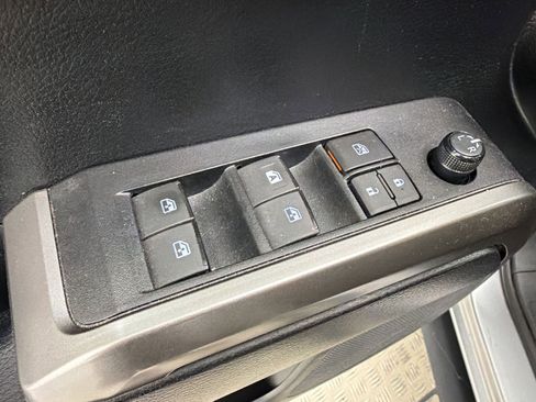 Used 2022 Toyota Tacoma SR5 w/ Technology Package AWD/4WD image 12