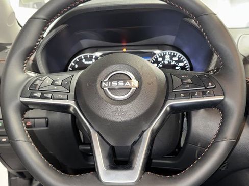 Used 2025 Nissan Sentra SR FWD image 11