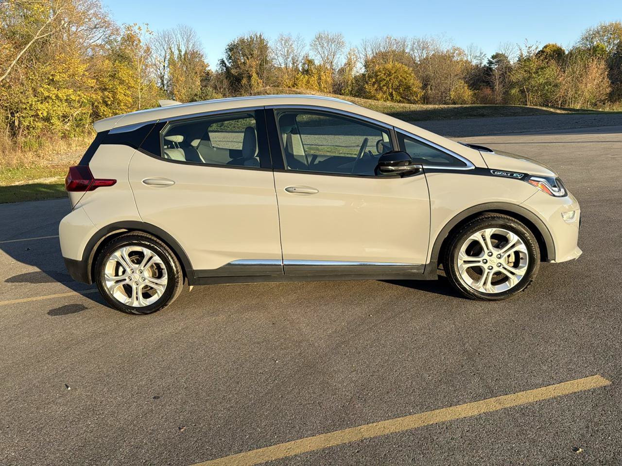 Used 2020 Chevrolet Bolt LT FWD image 4