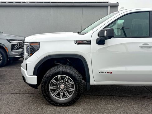 Used 2025 GMC Sierra 1500 AT4 image 9