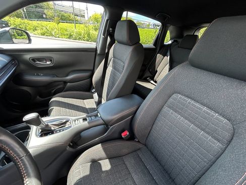 Used 2025 Honda HR-V Sport image 16