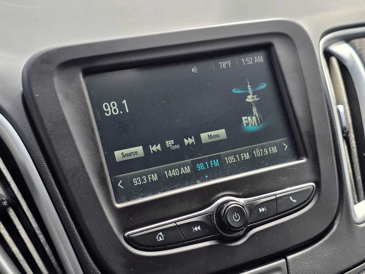 Used 2018 Chevrolet Malibu LS FWD image 38