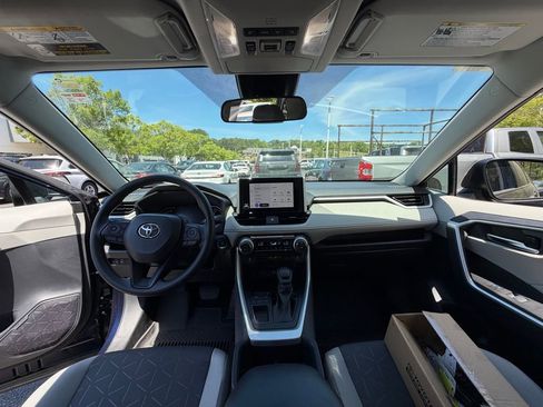 Used 2025 Toyota RAV4 XLE w/ Convenience Package FWD image 8