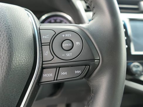 Used 2018 Toyota Camry SE image 17