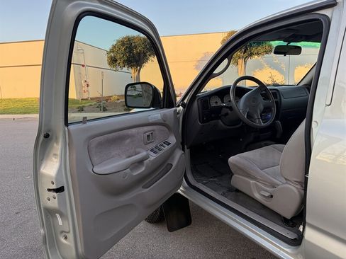 Used 2003 Toyota Tacoma PreRunner image 12