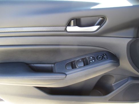 Used 2024 Nissan Altima 2.5 SV image 28