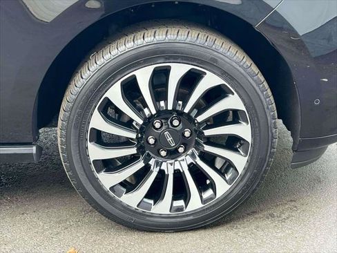 Used 2024 Lincoln Navigator Black Label AWD/4WD image 9
