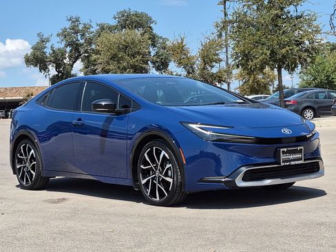 Used 2025 Toyota Prius Plug-In Hybrid FWD image 7