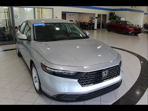 Used 2025 Honda Accord LX image 3