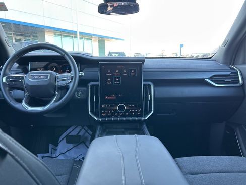 Used 2025 GMC Acadia Elevation image 15