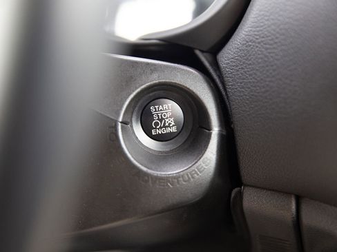 Used 2021 Jeep Renegade Latitude image 16