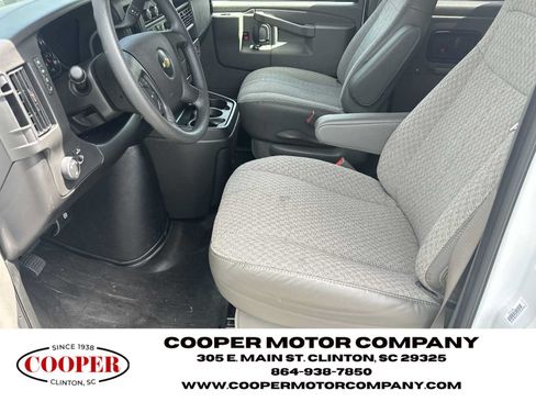 Used 2025 Chevrolet Express 3500 LS RWD image 9