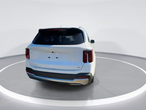 Used 2025 Kia Sorento S w/ Panoramic Sunroof Package image 8