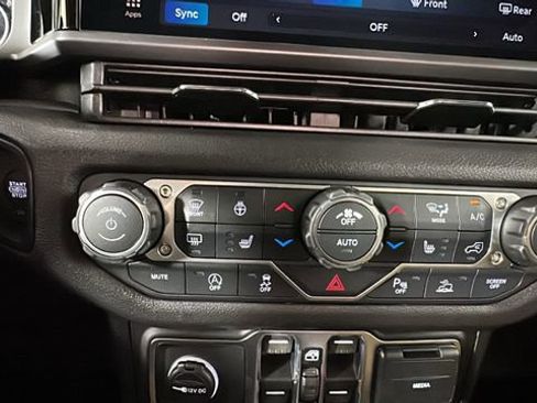 New 2026 Jeep Gladiator Sport AWD/4WD image 27