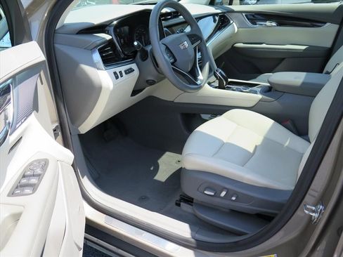 Used 2023 Cadillac XT6 Premium Luxury w/ Technology Package image 9