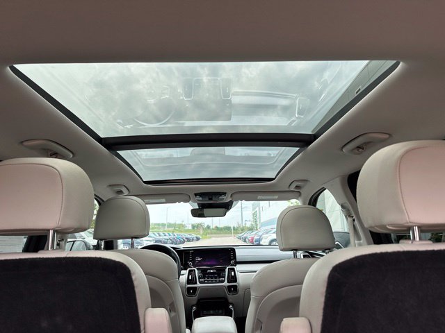 Used 2023 Kia Sorento EX w/ Panoramic Sunroof Package FWD image 12