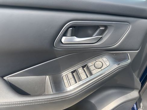 Used 2025 Nissan Rogue SV image 24