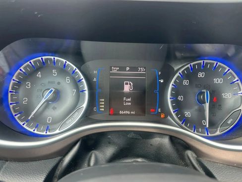 Used 2017 Chrysler Pacifica Touring-L FWD image 22