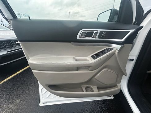 Used 2014 Ford Explorer XLT w/ Equipment Group 202A image 10