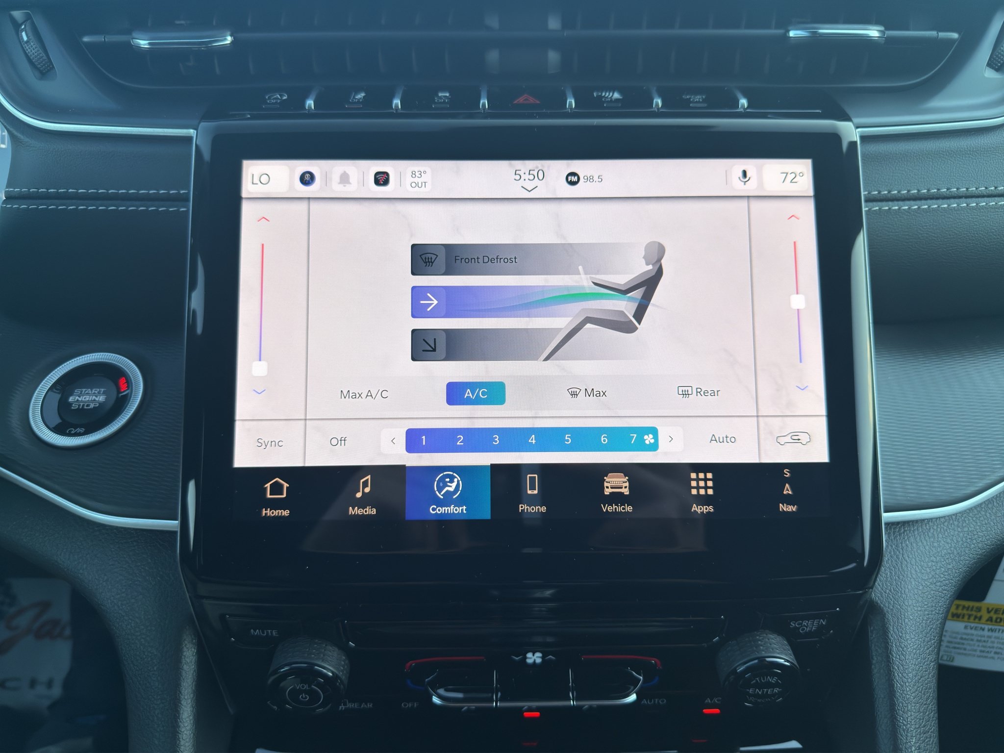 New 2027 Jeep Grand Cherokee Laredo RWD image 33