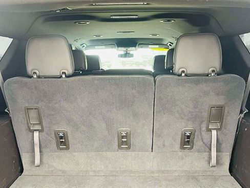 Used 2021 Chevrolet Suburban LT image 10