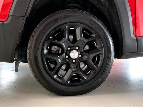 Used 2018 Jeep Renegade Latitude w/ Cold Weather Group AWD/4WD image 7