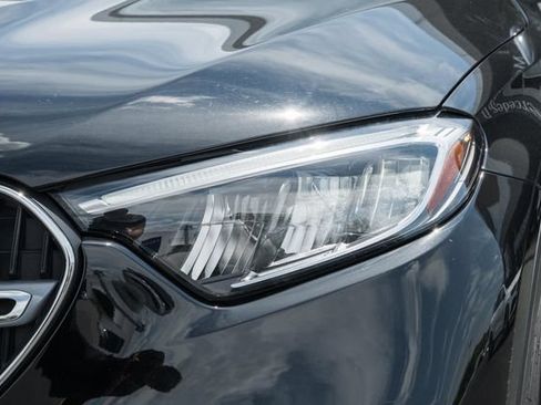Used 2025 Mercedes-Benz GLC 300 4MATIC image 13