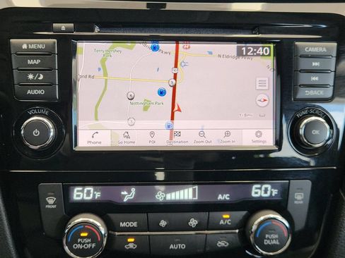 Used 2018 Nissan Rogue SV w/ Premium Package FWD image 16