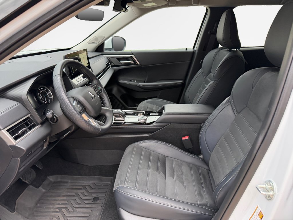 Used 2025 Mitsubishi Outlander SE AWD/4WD image 12