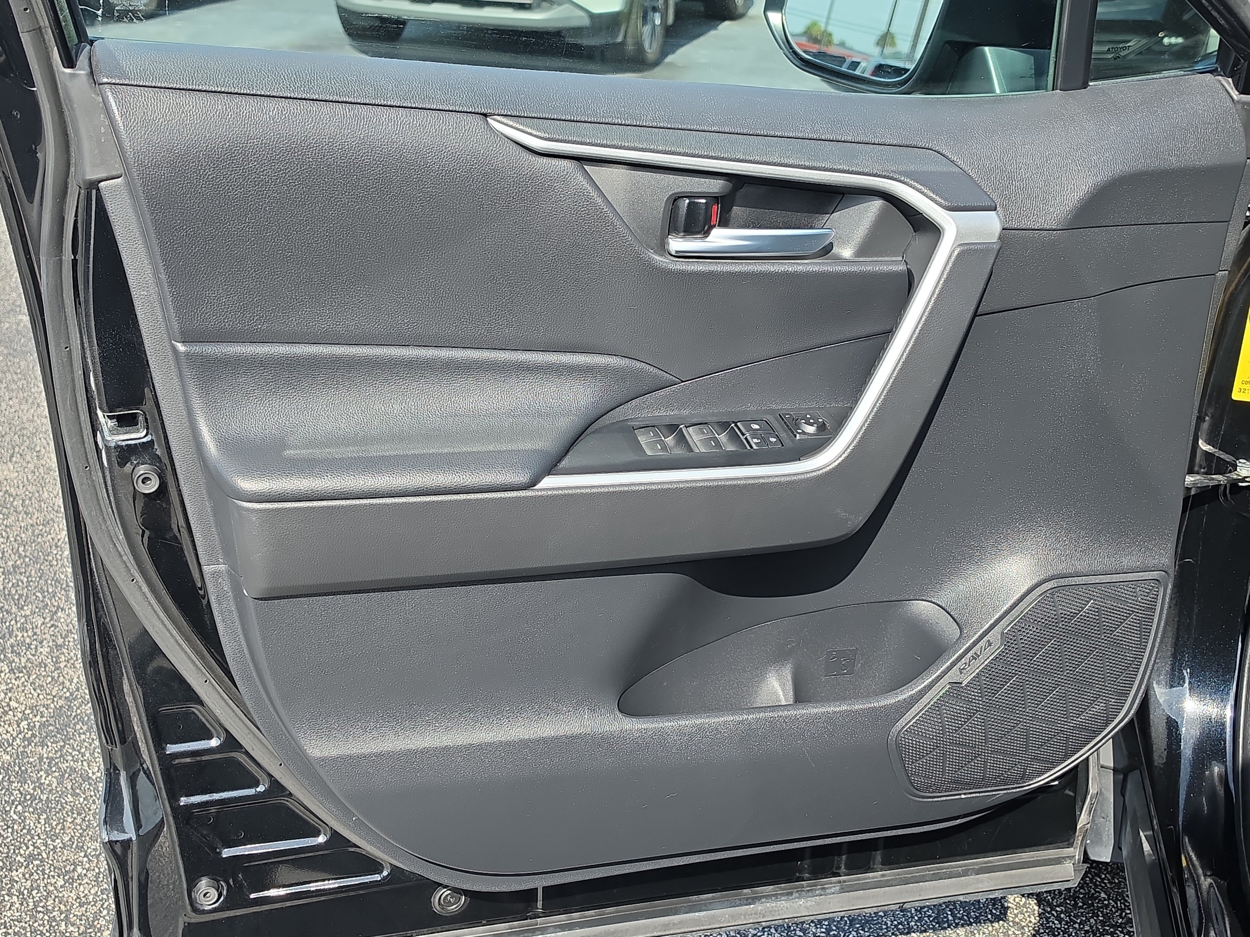 Used 2022 Toyota RAV4 SE w/ Convenience Package AWD/4WD image 18