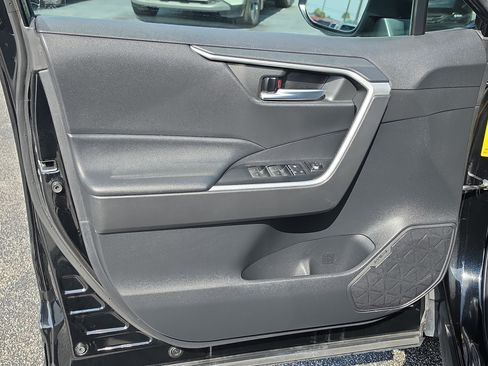 Used 2022 Toyota RAV4 SE w/ Convenience Package AWD/4WD image 18