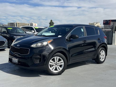 Used 2019 Kia Sportage LX image 2