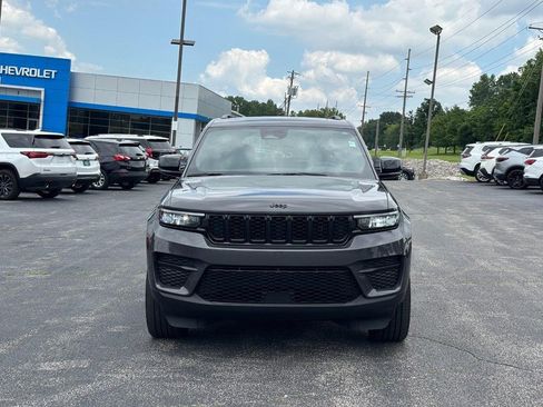 Used 2023 Jeep Grand Cherokee Altitude AWD/4WD image 2