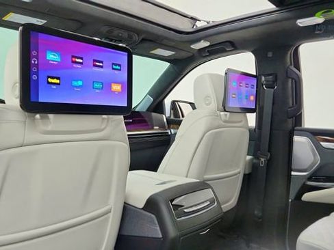 Used 2026 Cadillac Escalade Platinum Sport AWD/4WD image 34