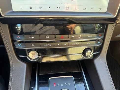 Used 2019 Jaguar F-PACE Prestige image 29