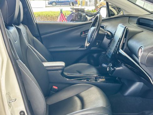 Used 2020 Toyota Prius Prime XLE FWD image 16