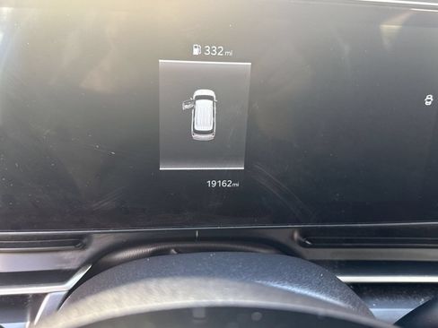 Used 2026 Kia Carnival FWD image 9