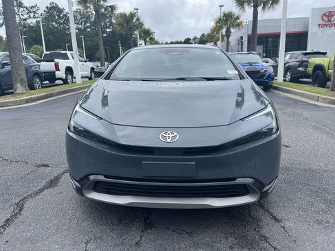 Used 2024 Toyota Prius XLE FWD image 3