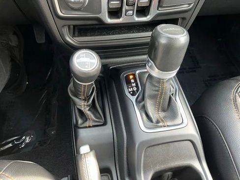 Used 2021 Jeep Gladiator Overland AWD/4WD image 17