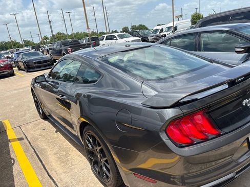 Used 2018 Ford Mustang Premium w/ Ecoboost Performance Package RWD image 10