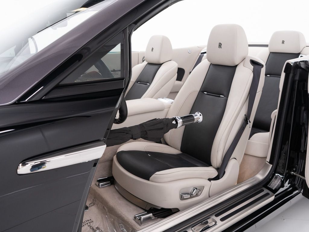 Certified 2018 Rolls-Royce Dawn RWD image 29
