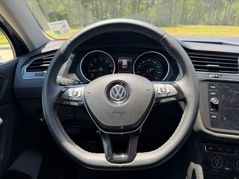 Used 2021 Volkswagen Tiguan SE AWD/4WD image 13