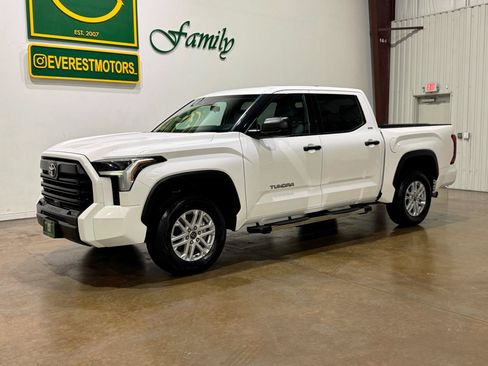 Used 2022 Toyota Tundra SR5 AWD/4WD image 3