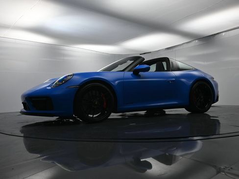 Certified 2022 Porsche 911 Targa 4 GTS AWD/4WD image 42
