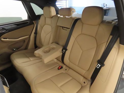 Certified 2026 Porsche Macan AWD/4WD image 43