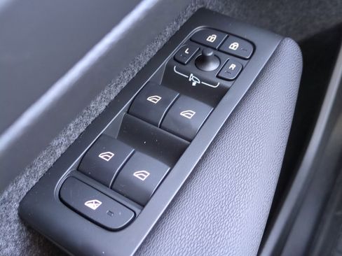 New 2025 Volvo XC40 B5 Core w/ Protection Package Premier image 23