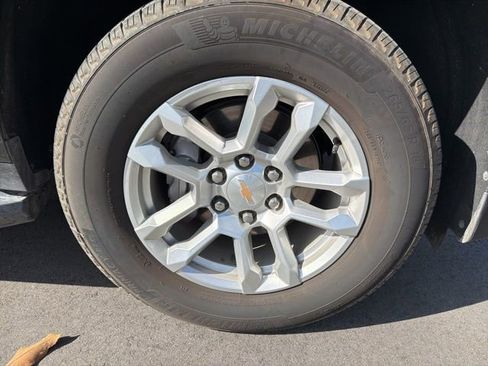 Used 2025 Chevrolet Tahoe LT image 9