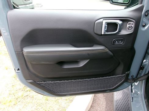 Used 2026 Jeep Wrangler Unlimited Sahara AWD/4WD image 6