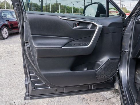 Used 2021 Toyota RAV4 XLE Premium image 10